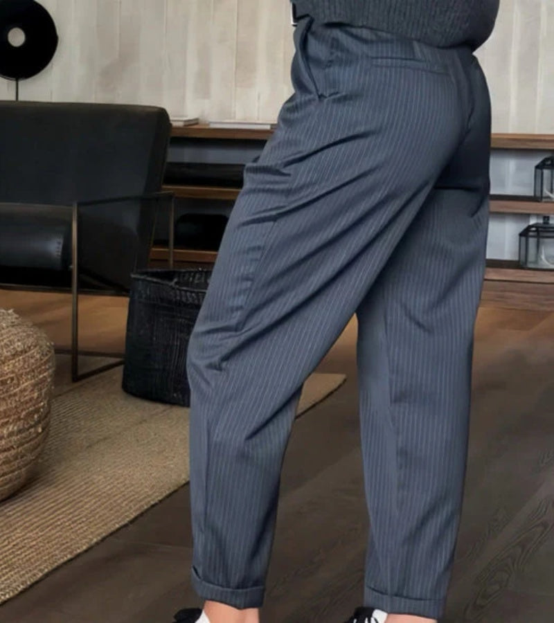Mathilda | Pantalone Striato, Una Silhouette Snella