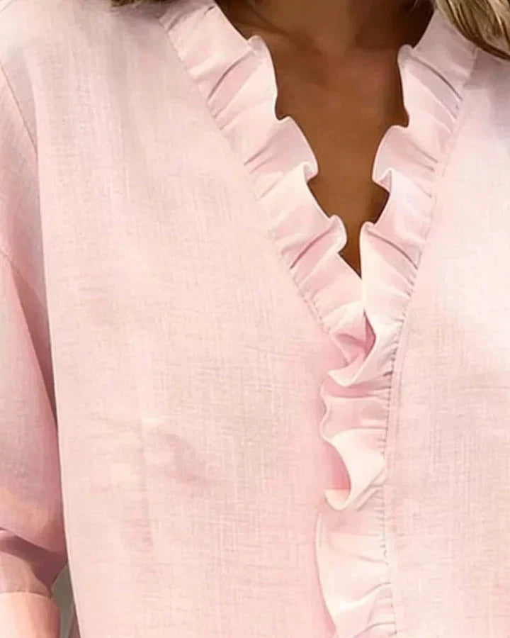 Chiara | Blusa con scollo a V e volant delicati