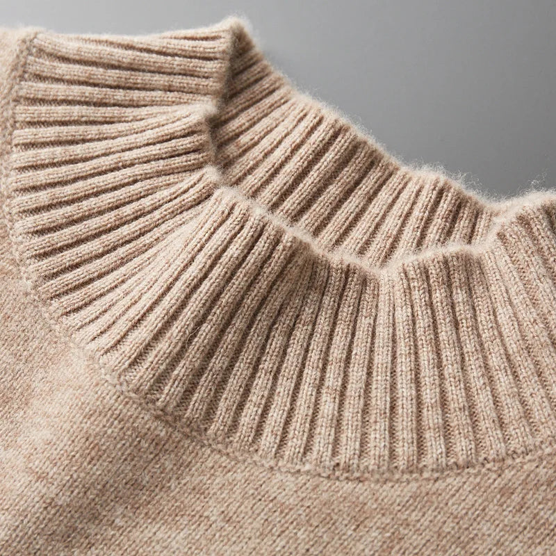 Elegante maglione a collo alto in lana merino