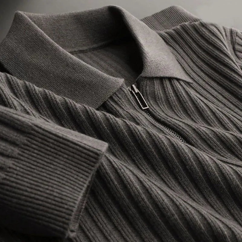 Elegante maglione con zip e motivo a righe