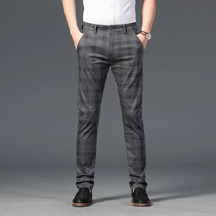 Pantaloni eleganti a quadri