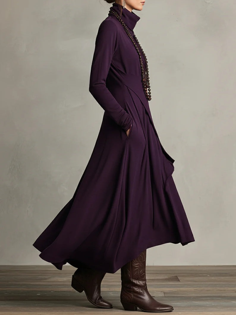 Vivienne | Abito lungo asimmetrico plissettato viola con collo alto