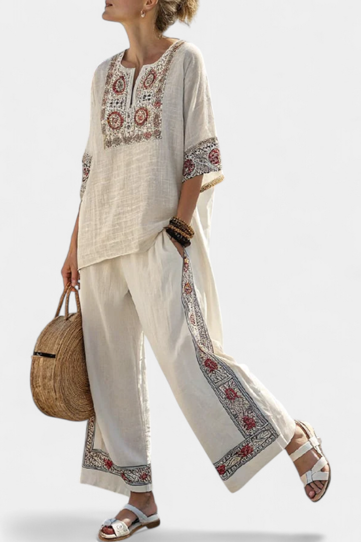 Tiziana – blusa ricamata essenziale e pantaloni larghi